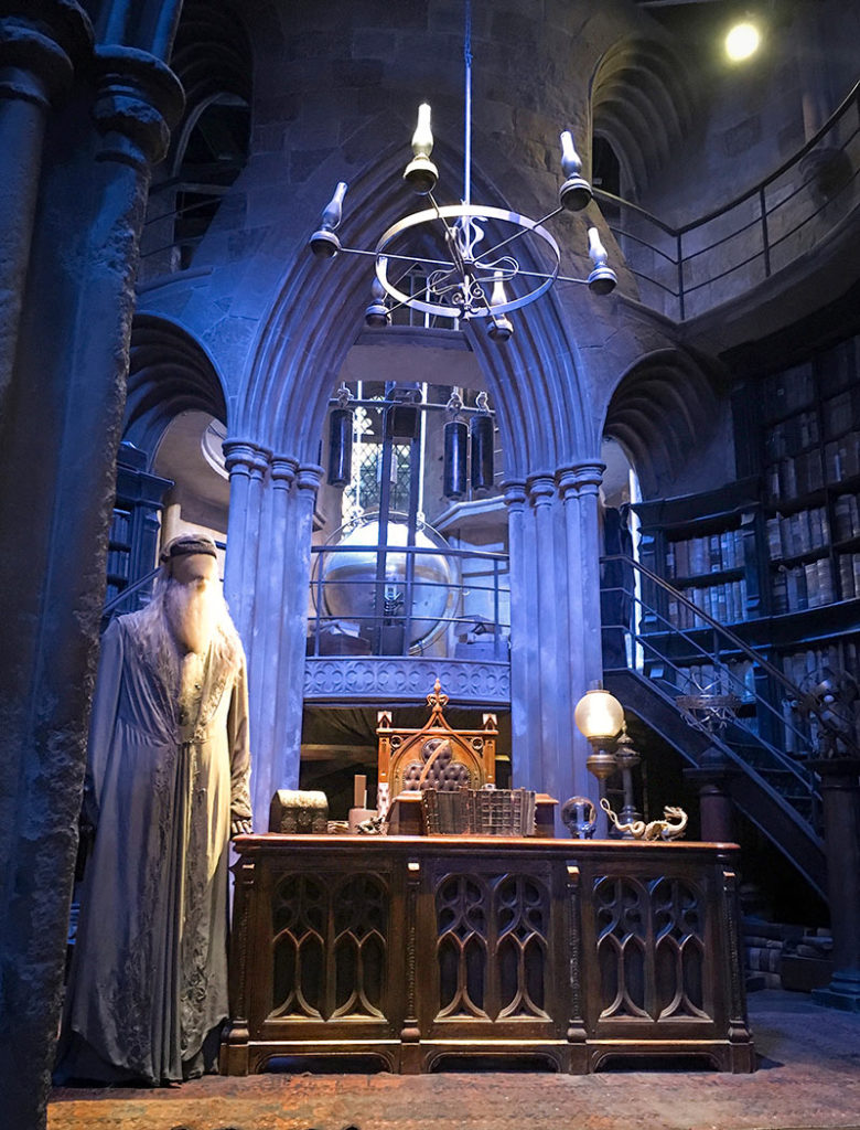 Excursion à partir de Londres, Bureau de Dumbledore, Visite des studios Harry Potter Warner Bros, Londres, Angleterre / Dumbledore office, Warner Bros Studios, Harry Potter, London, England, UK.