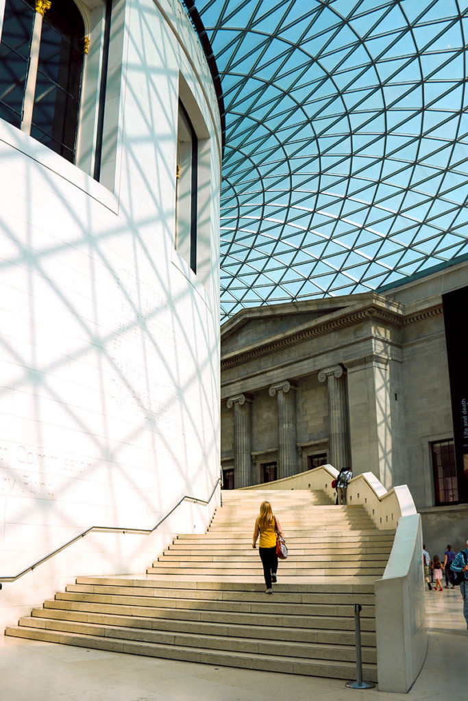 Escaliers du British Museum, Londres, Angleterre / British Museum Stairs, London, England, UK