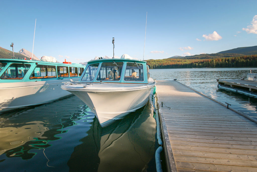 Croisière en bateau, Lac Maligne, Alberta, Canada / Boat cruise, Maligne Lake, Alberta, Canada.
