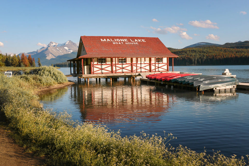 Lac Maligne, Alberta, Canada / Maligne Lake, Alberta, Canada.