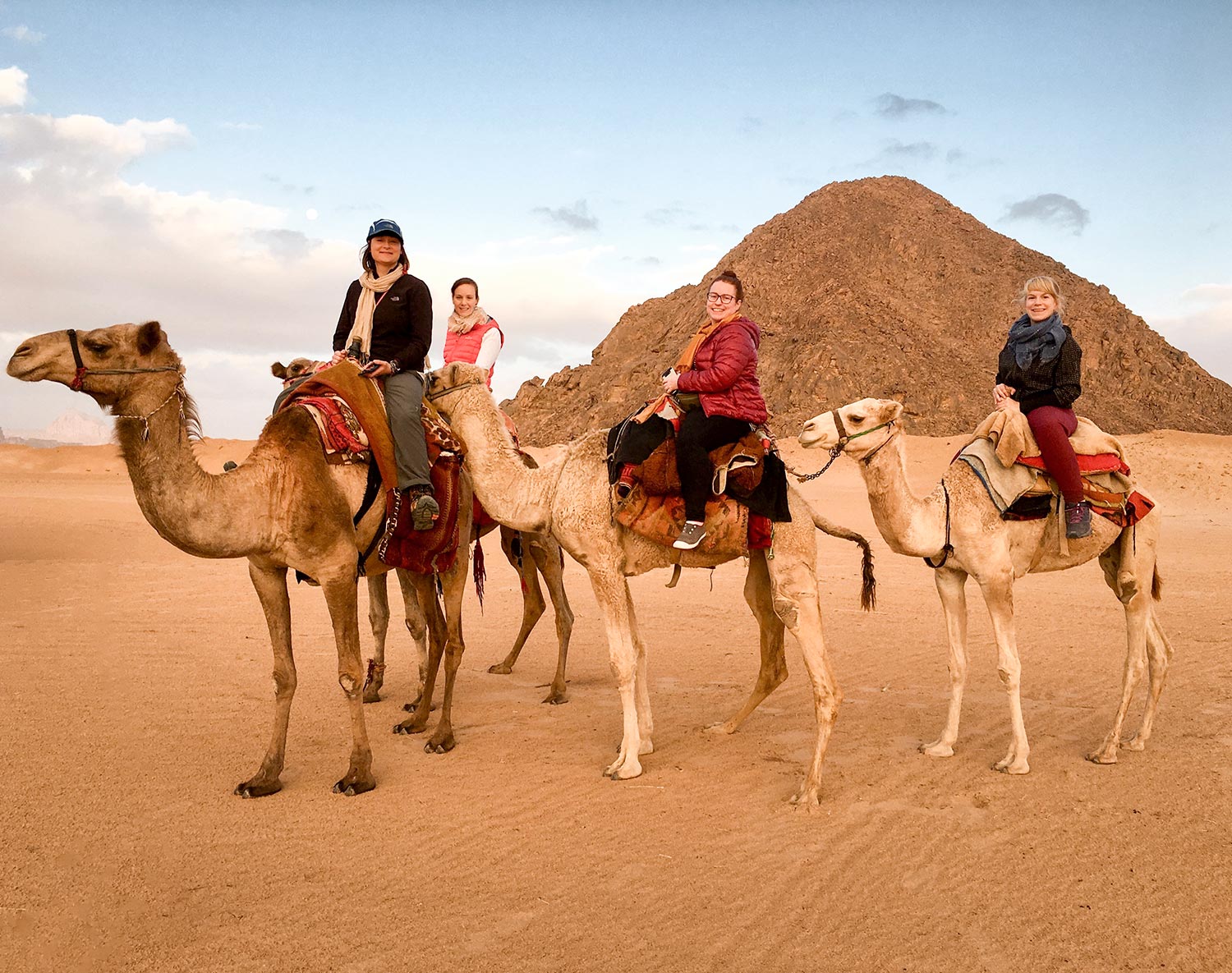 Groupe de G Adventures, Highlights of Jordan, Wadi Rum, Jordanie / G Adventures group, Highlights of Jordan, Wadi Rum, Jordan