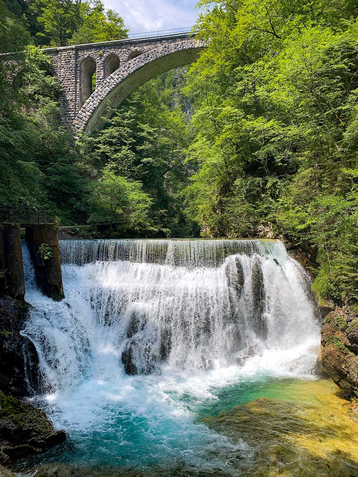 Barrage électrique, Gorges de Vintgar, Slovénie / Dam, Vintgar gorges, Slovenia