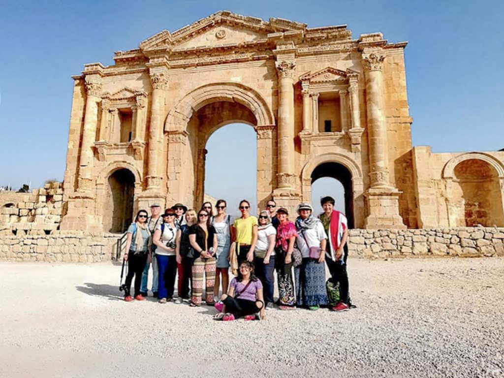 Groupe de G Adventures, Highlights of Jordan, Jerash, Jordanie / G Adventures group, Highlights of Jordan, Jerash, Jordan