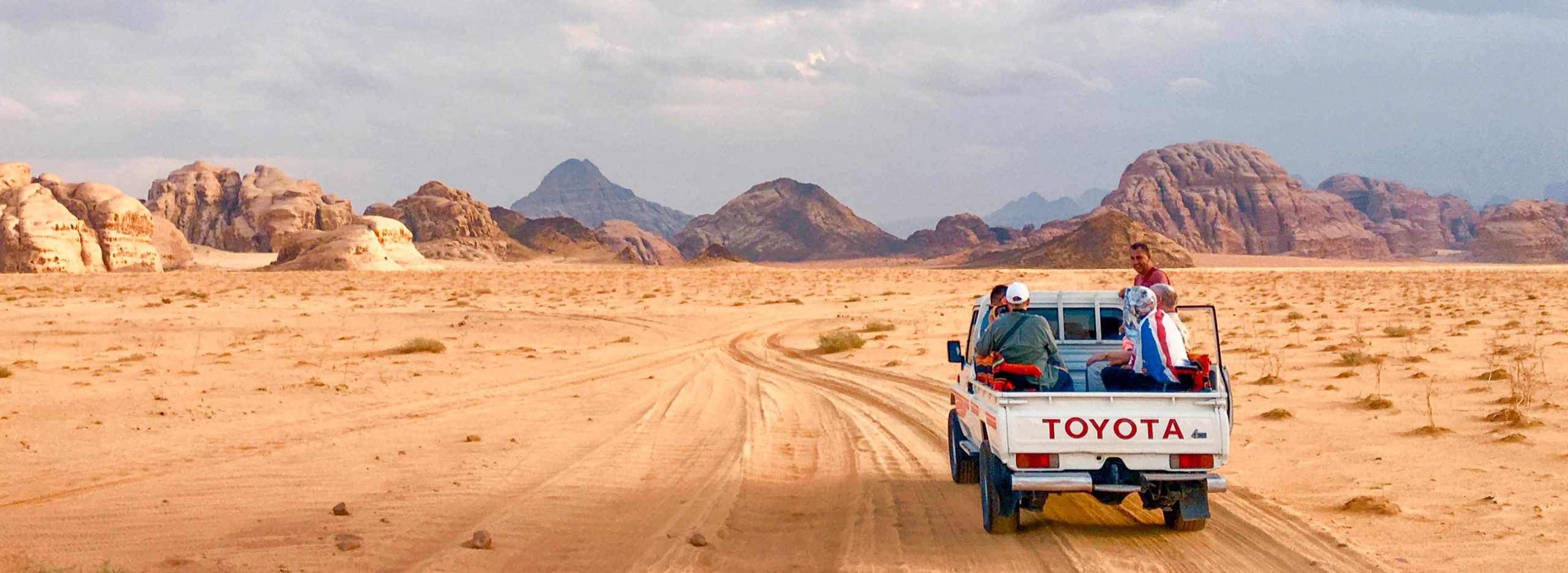 Jeep, Wadi Rum, Jordanie / Jeep, Wadi Rum, Jordan