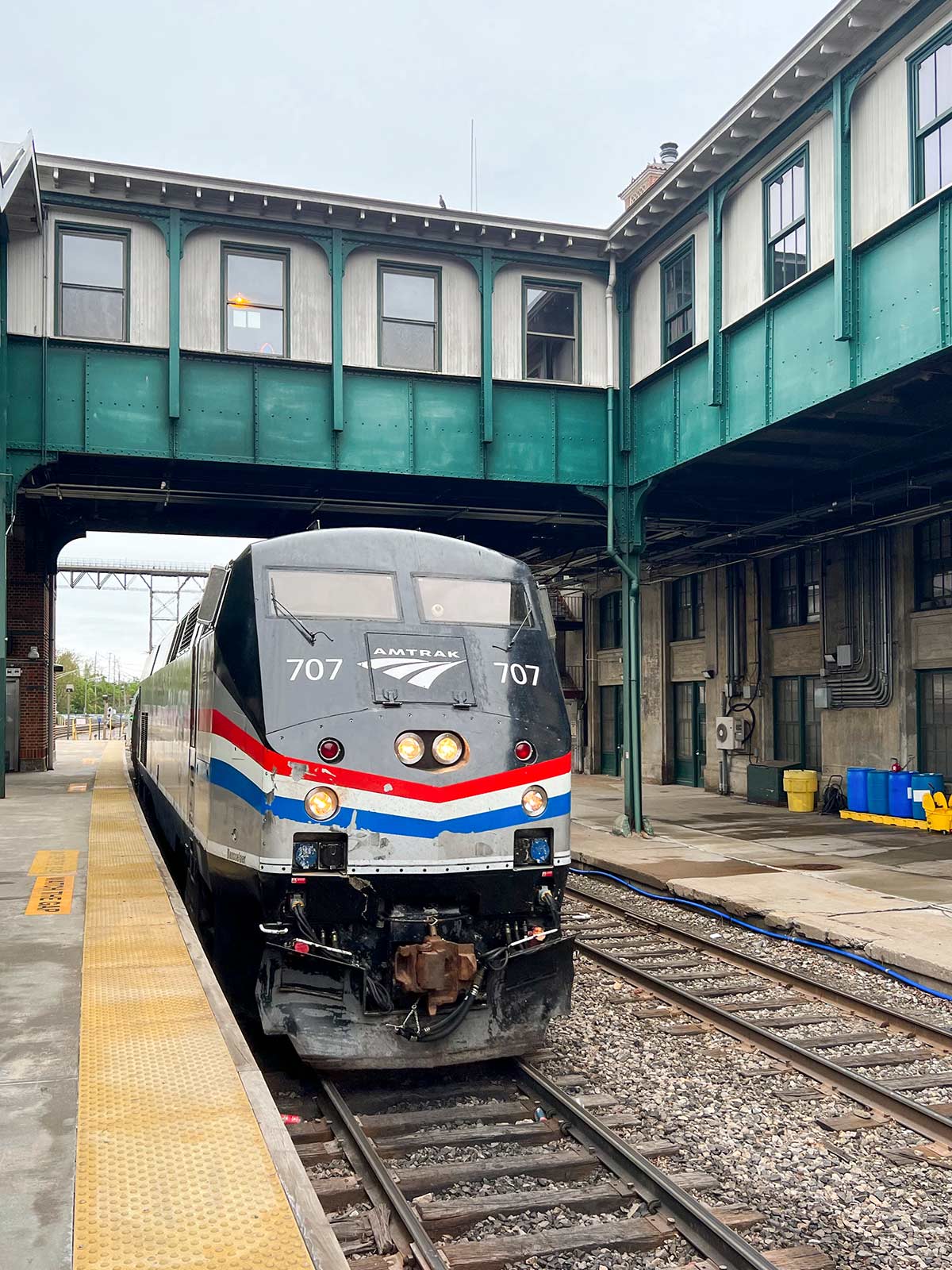 Train, Gare de train de Poughkeepsie, New York, États-Unis / Poughkeepsie Train Station, NY, USA