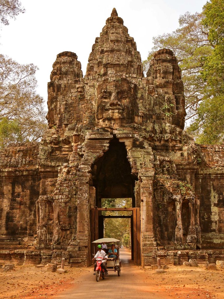 Porte de Angkor Thom, Angkor, Cambodge / Angkor Thom door, Angkor, Cambodia