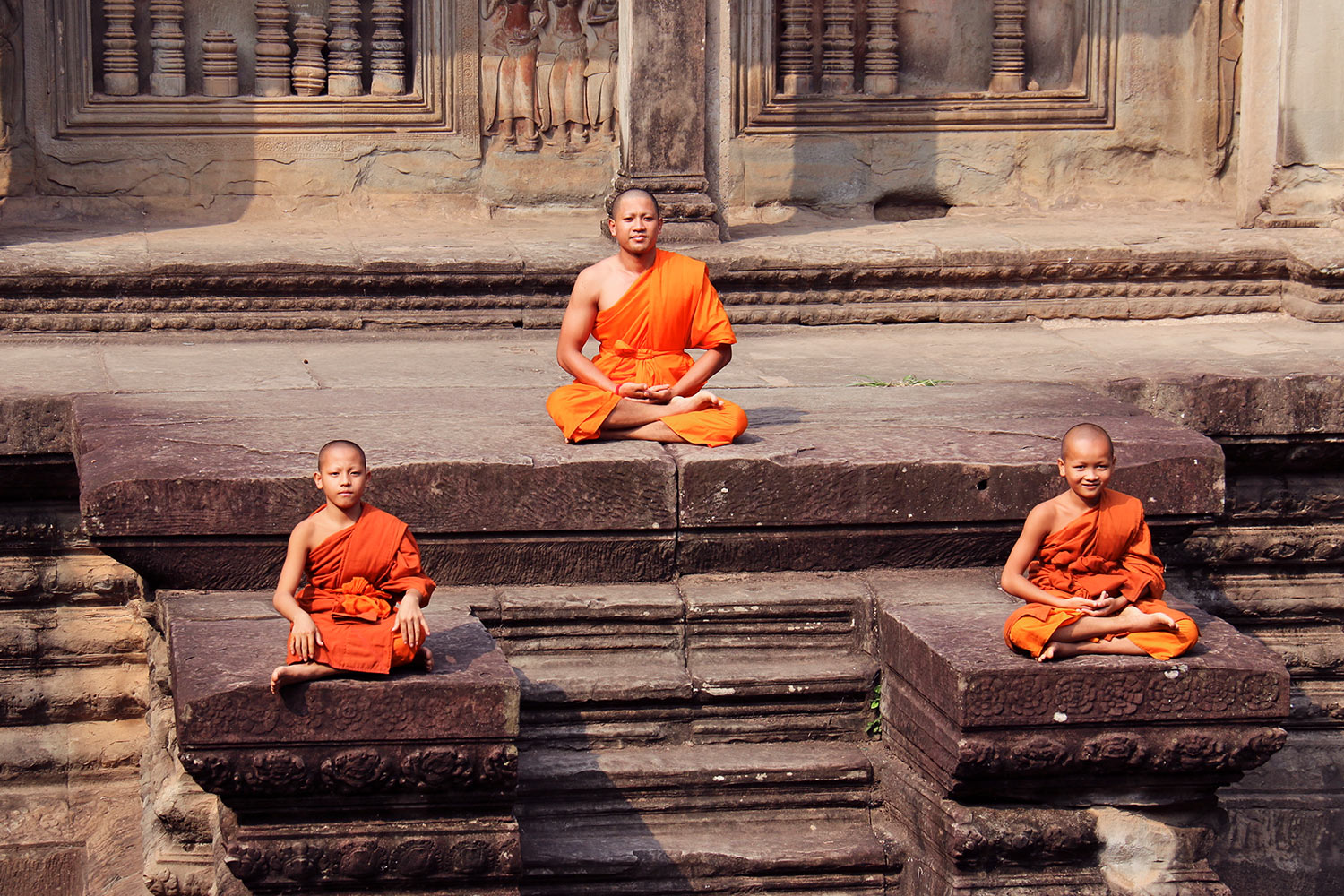 Moines, Temple de Angkor Wat, Angkor, Cambodge / Monks, Angkor Wat Temple, Angkor, Cambodia
