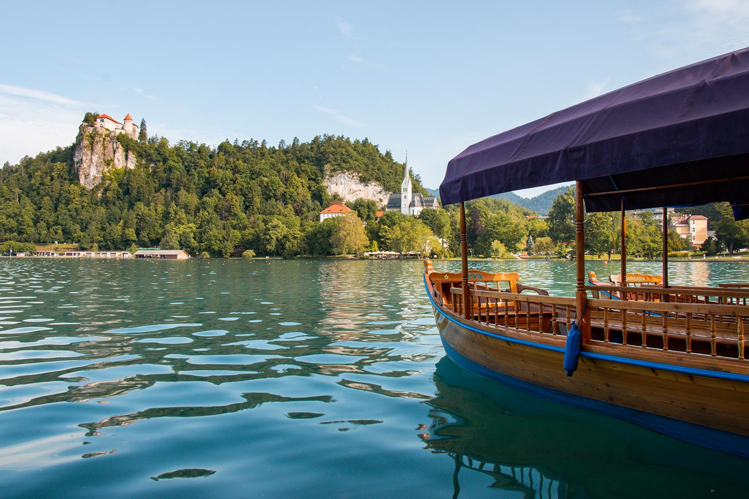 Bateau et château, Lac Bled, Slovénie / Boat and castle, Lake Bled, Slovenia