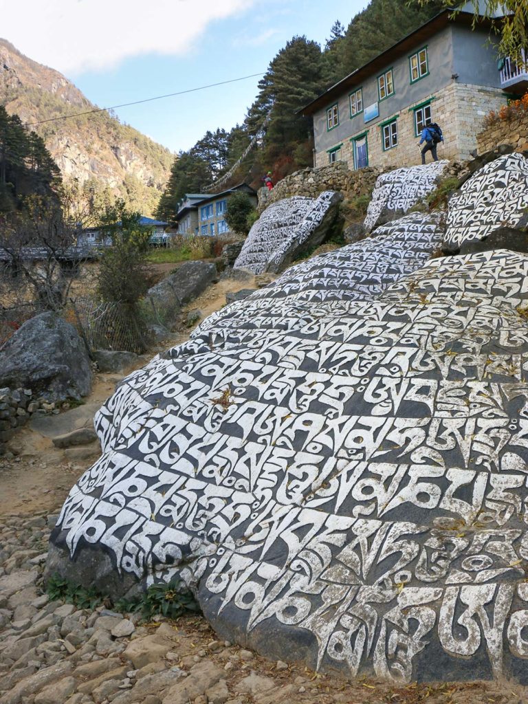 Roches bouddhistes, Népal / Buddhist rocks, Nepal