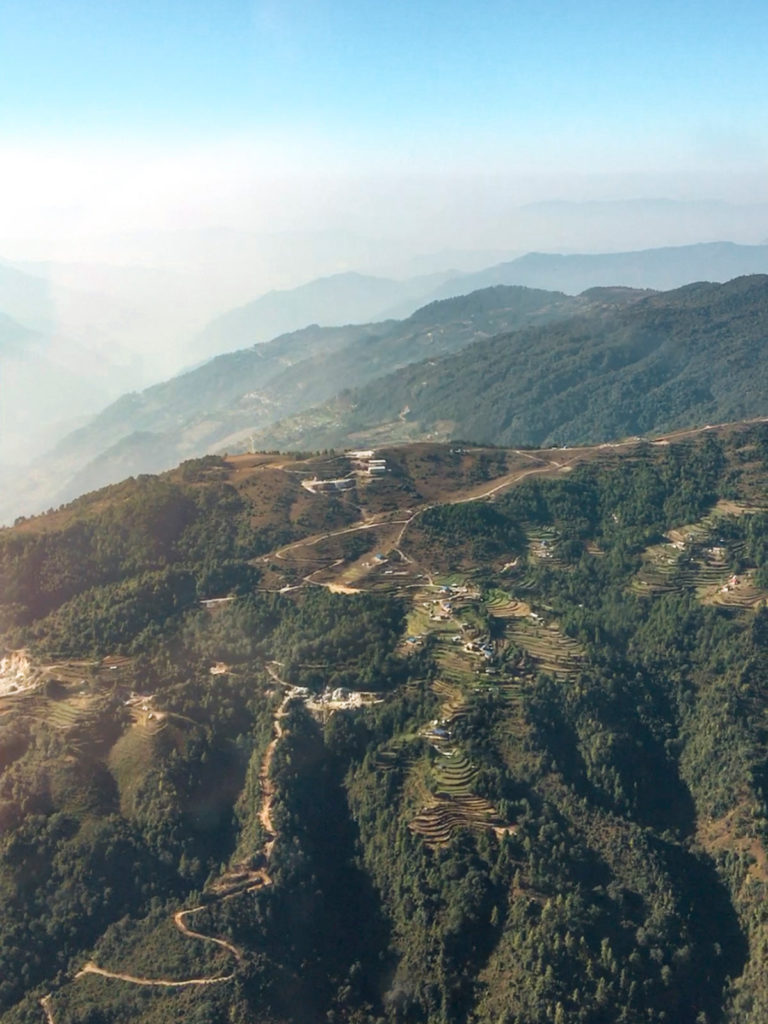 Vol en hélicoptère vers Katmandou, Népal / Helicopter view to Kathmandu, Nepal