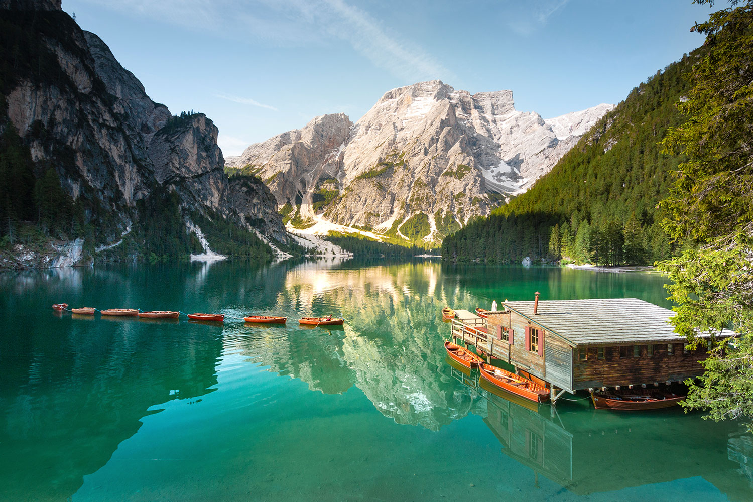 Lago di Braies, Dolomites, Italie / Lago di Braies, Dolomites, Italy
