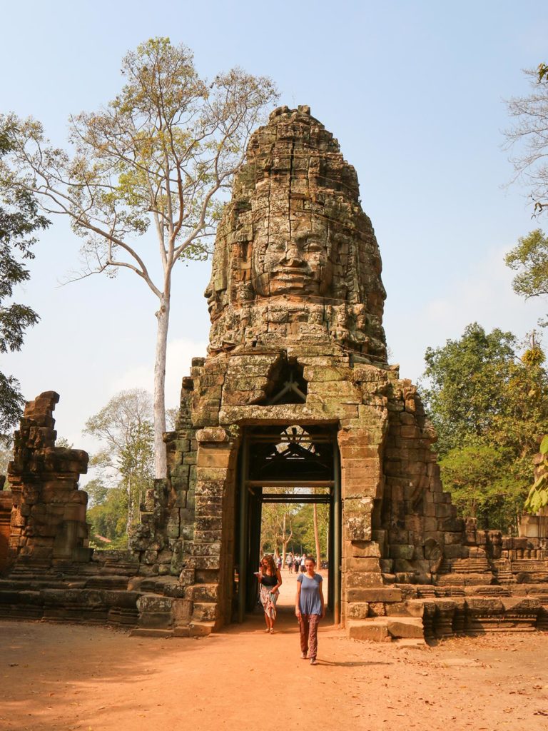 Porte de Angkor, Angkor, Cambodge / Angkor door, Angkor, Cambodia