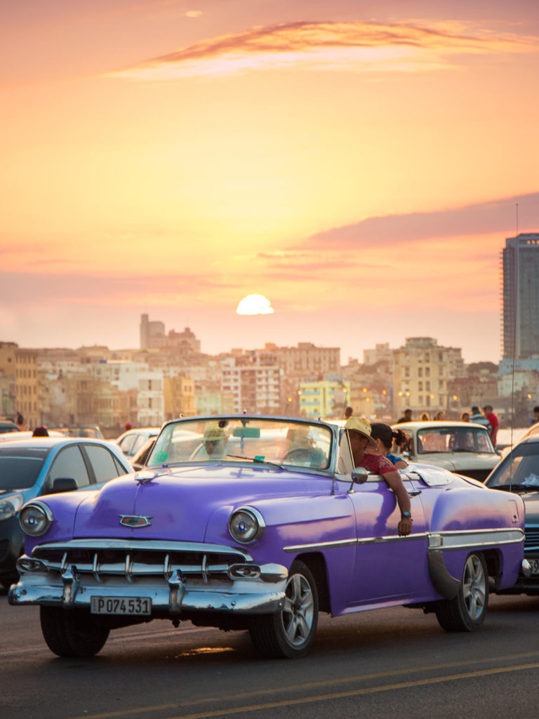 Vieille voiture, Coucher de soleil, La Havane, Cuba / Old car, Sunset, Havana, Cuba