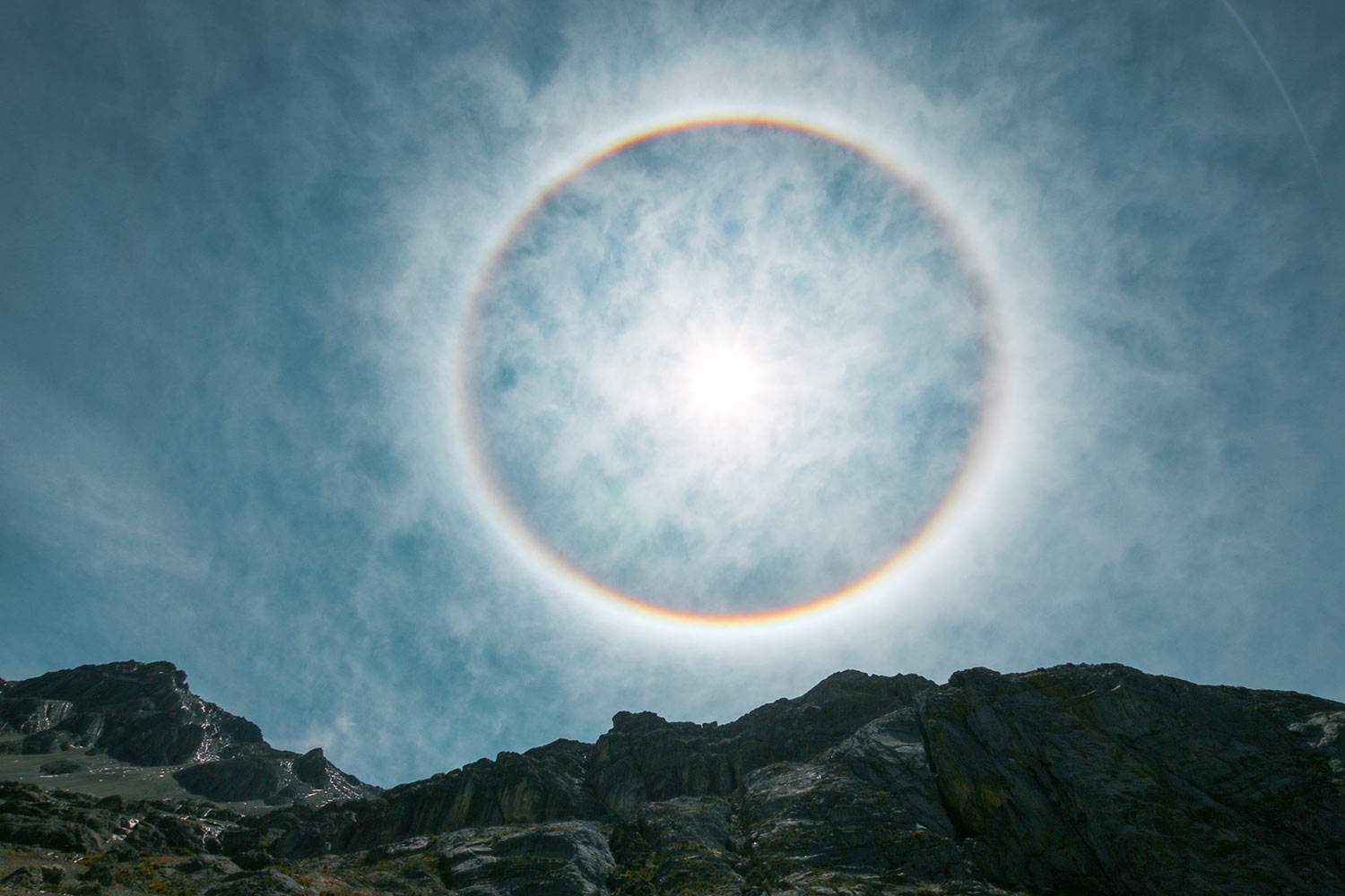 Halo circulaire du soleil, Cordillera Huayhuash, Pérou / Circular halo by sun, Cordillera Huayhuash, Peru
