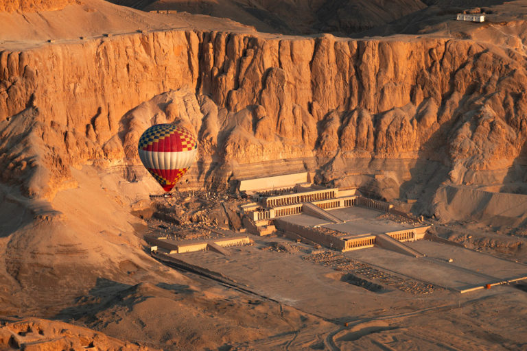 Montgolfière, Vallée des Rois, Louxor, Égypte / Hot air balloon, Valley of the Kings, Luxor, Egypt