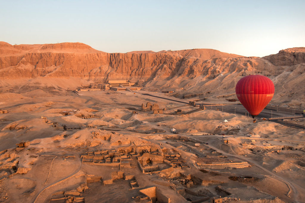 Montgolfière, Vallée des Rois, Louxor, Égypte / Hot air balloon, Valley of the Kings, Luxor, Egypt