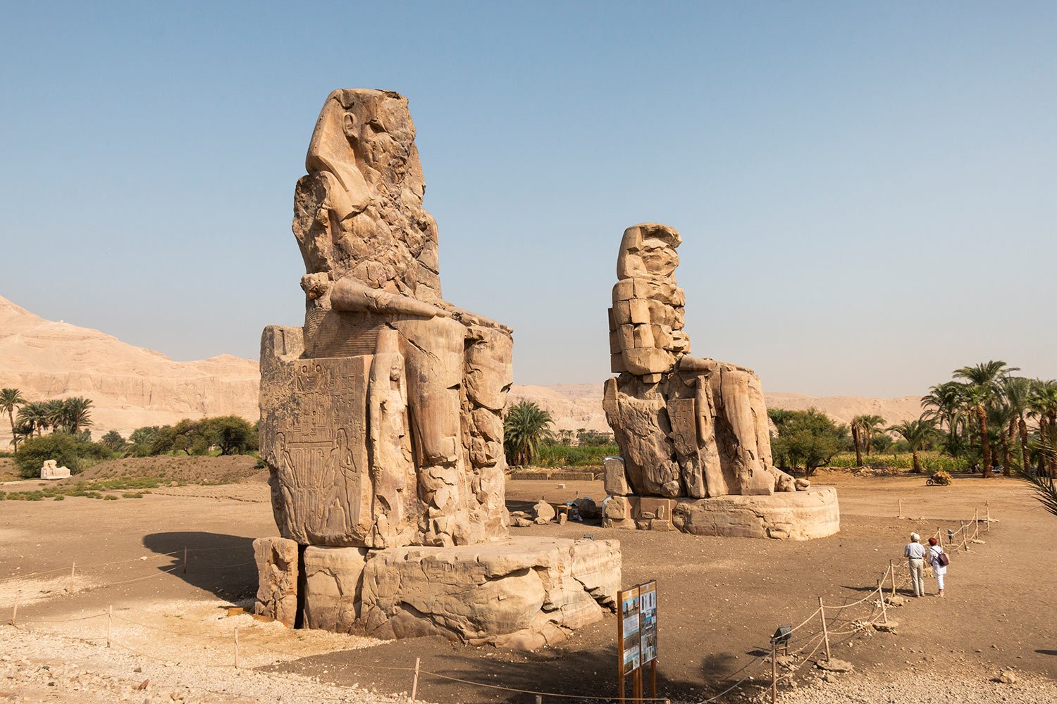 Colosses de Memnon, Vallée des Rois, Louxor, Égypte / Colossi of Memnon, Valley of the Kings, Luxor, Egypt