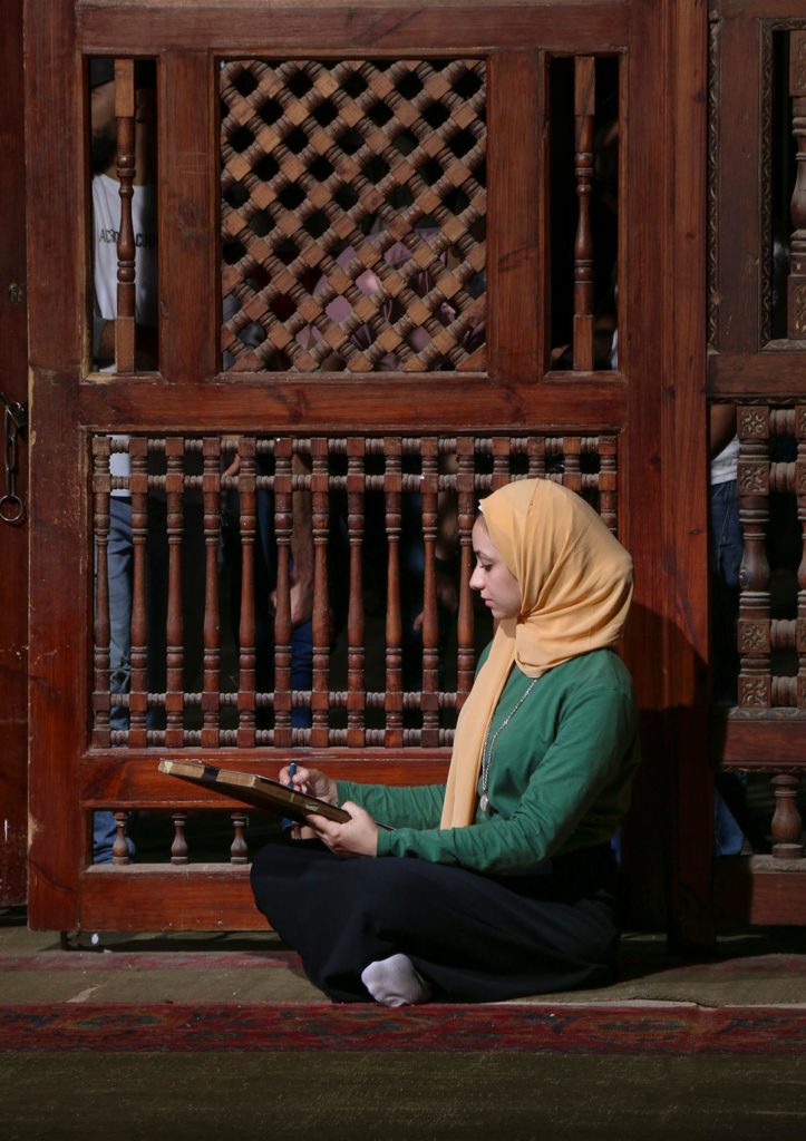 Femme, Mosquée Ar Rifai, Le Caire, Égypte / Women, Ar Rifai Mosque, Cairo, Egypt