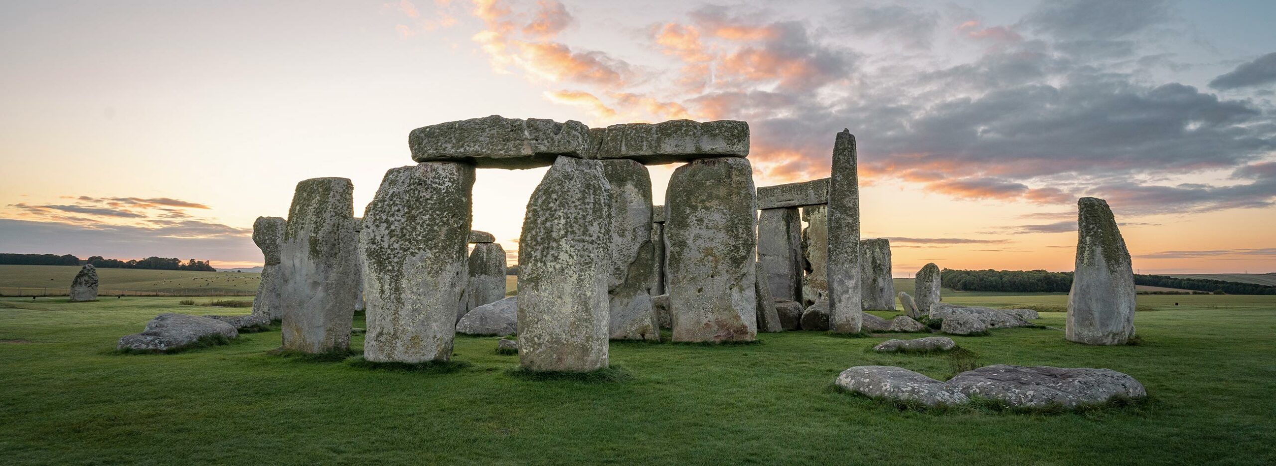 Lever de soleil, Cercle de pierres, Stonehenge, Salisbury, Angleterre / Sunrise, Stone circle, Stonehenge, Salisbury, England, UK