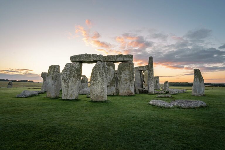 Lever de soleil, Cercle de pierres, Stonehenge, Salisbury, Angleterre / Sunrise, Stone circle, Stonehenge, Salisbury, England, UK