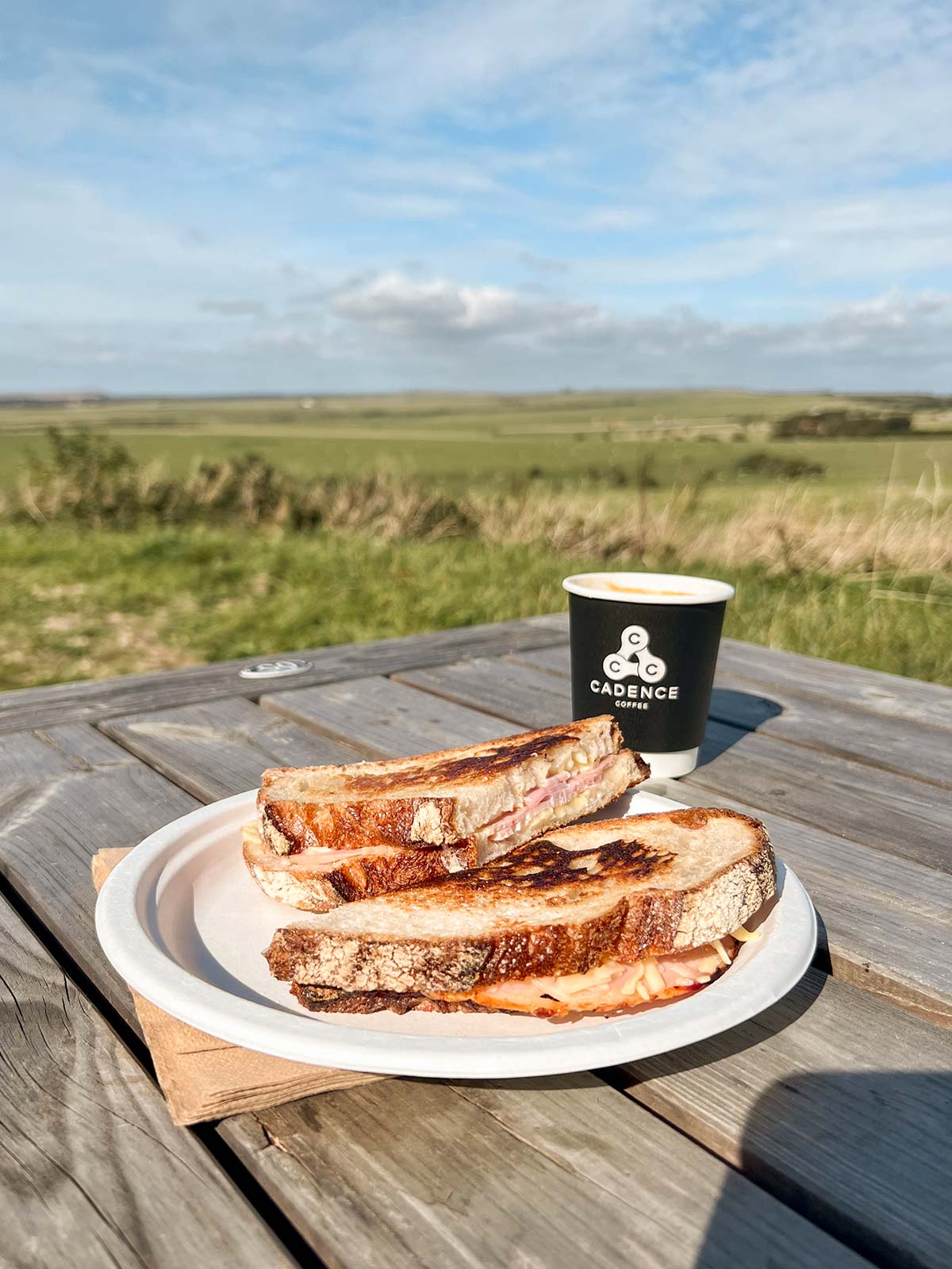 Grilled Cheese, Café Cadence Cycle Club, Beachy Head, East Sussex, Angleterre, Royaume-Uni / Toasties, Beachy Head, Seven Sisters, England, UK