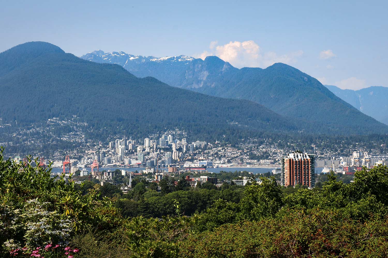 Vue depuis le Parc Reine Elizabeth, Vancouver, Colombie-Britannique, Canada / View from Queen Elizabeth Park, Vancouver, BC, Canada