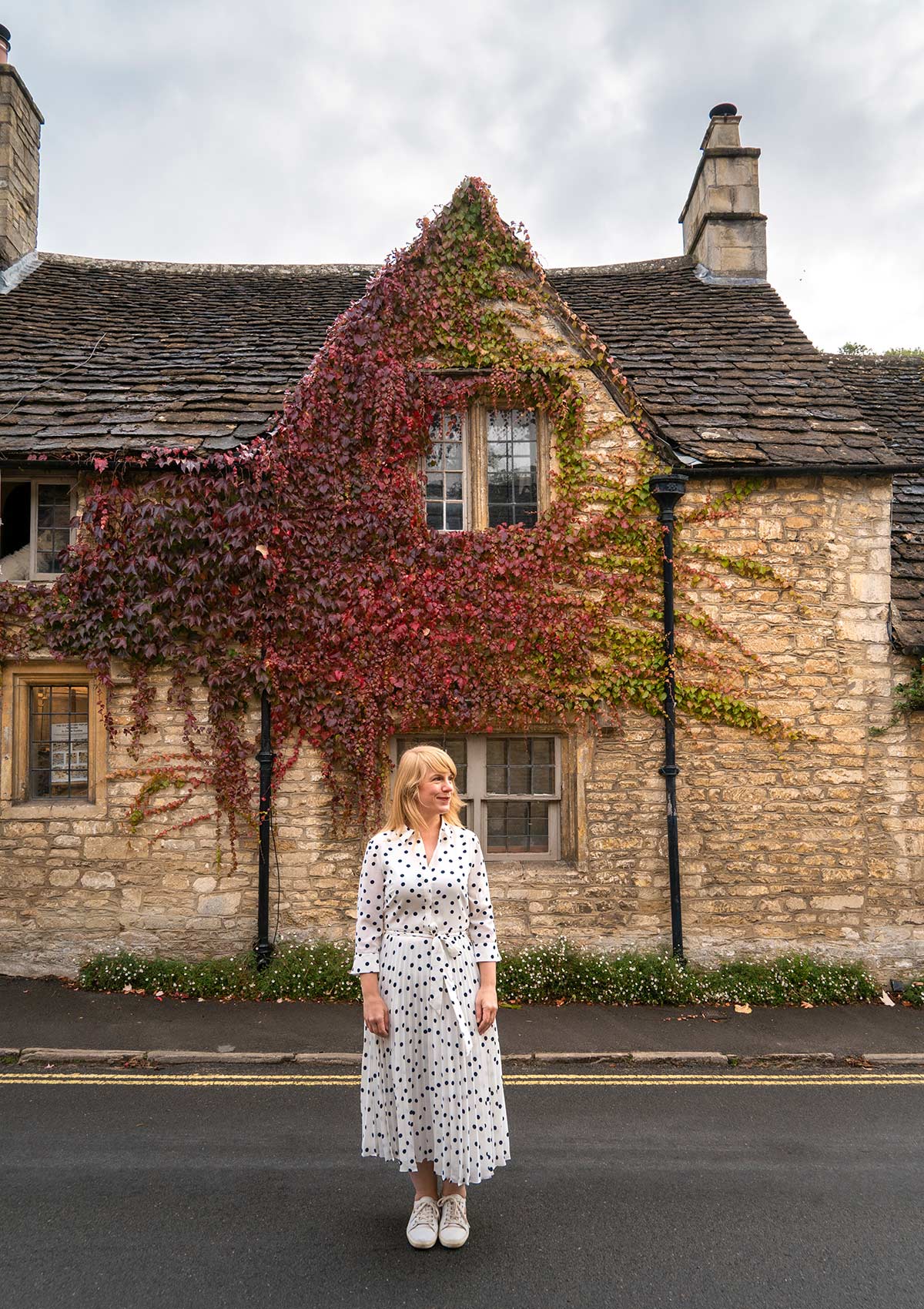Evelyne, Automne, Castle Combe, Cotswolds, Angleterre, Royaume-Uni / Autumn, Castle Combe, Cotswolds, England, UK