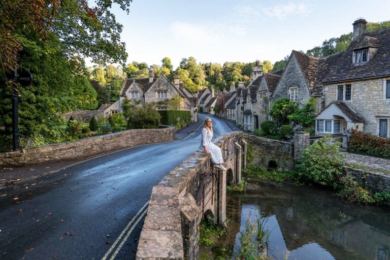 Pont, Village de Castle Combe, Cotswolds, Angleterre, Royaume-Uni / Bridge, Water Line, Castle Combe Village, Cotswolds, England, UK