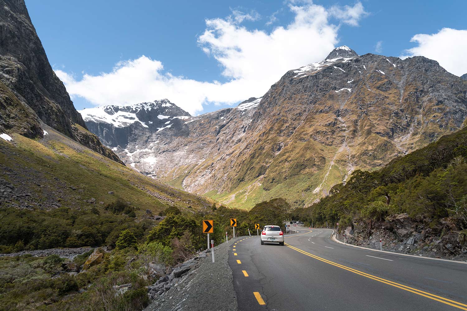 Route vers le fjord de Milford Sound, Tunnel de Homer Tunnel, île du Sud, Nouvelle-Zélande / Milford Sound Road, Homer Tunnel, South Island, New-Zealand, NZ, Aotearoa