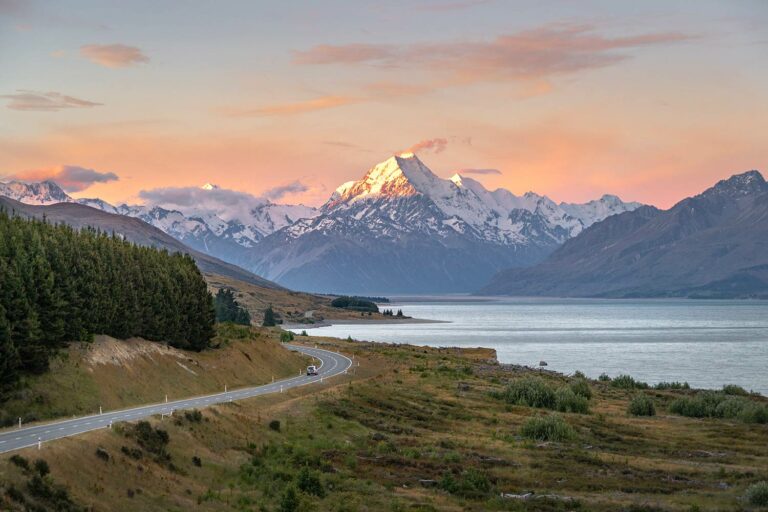 Route, Peter’s Lookout, Mont Cook/Mont Aoraki, île du Sud, Nouvelle-Zélande / Road, Peter’s Lookout, Mount Cook/Mount Aoraki, South Island, New-Zealand, NZ, Aotearoa
