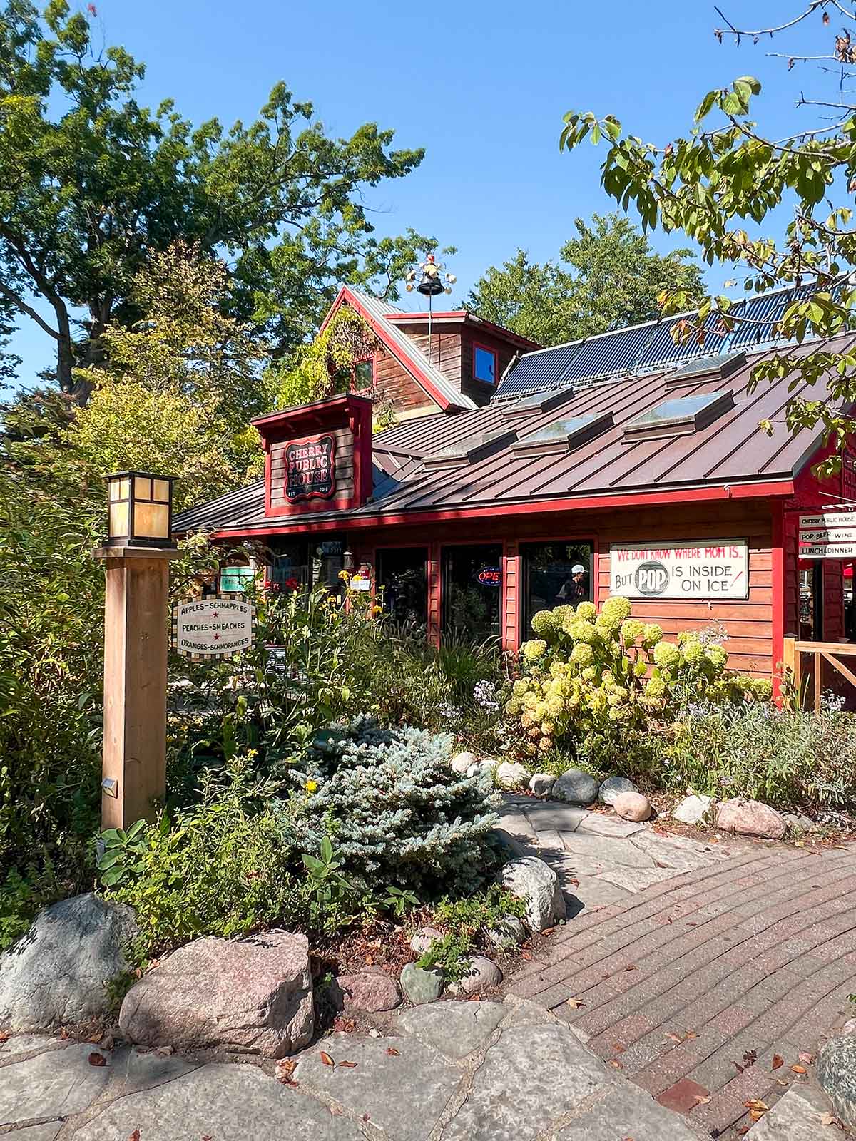 Restaurant Cherry Republic Public House, Glen Arbor, Michigan, États-Unis / Cherry Republic Public House, Glen Arbor, Michigan, USA