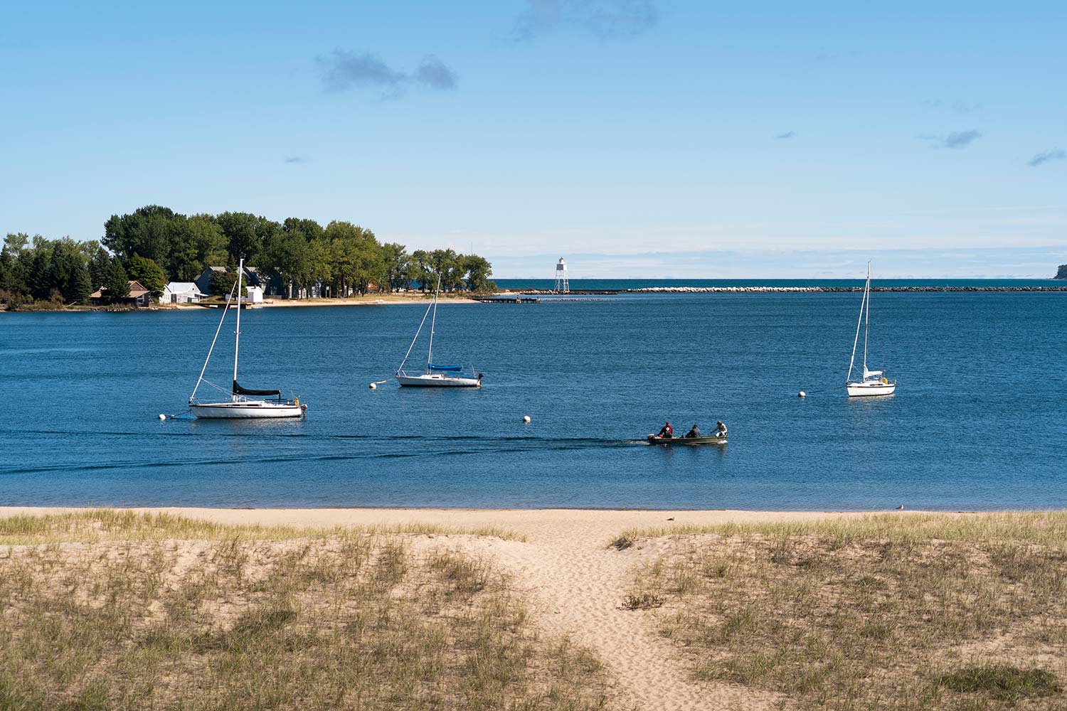 Bateaux, Village de Grand Sable, Pictured Rocks, Michigan, États-Unis / Boats, Grand Sable Village, Pictured Rocks National Lakeshore, Michigan, USA