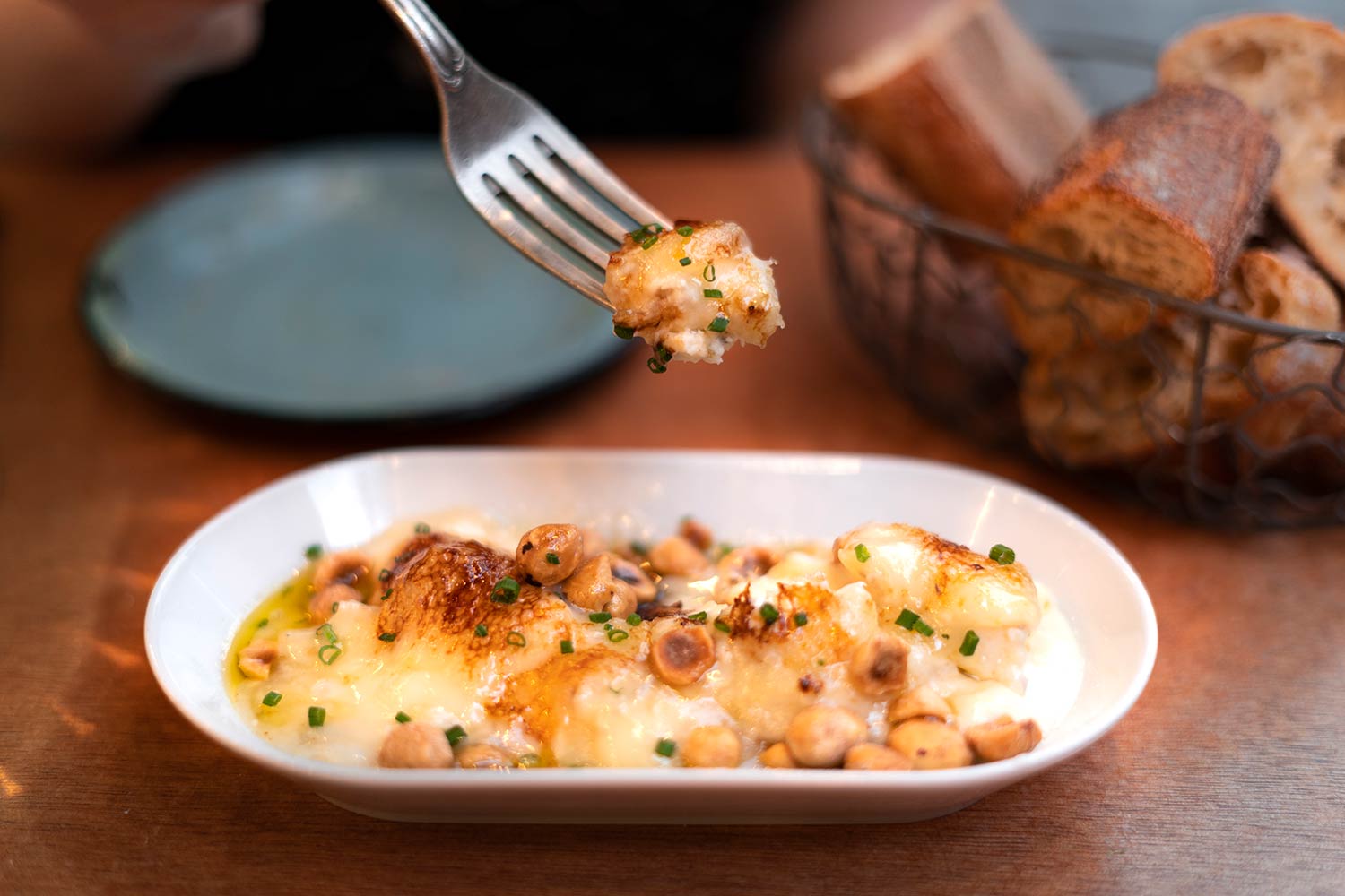 Gorgonzola façon crème brûlée, Restaurant Bellie, Lyon, France
