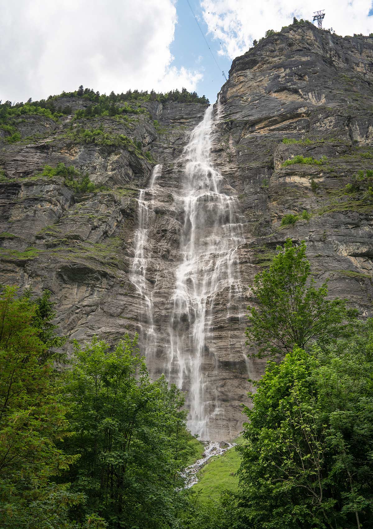 Chute de Mürrenbachfall, Vallée de Lauterbrunnen, Suisse / Mürrenbachfall Waterfall, Lauterbrunnen Valley, Switzerland