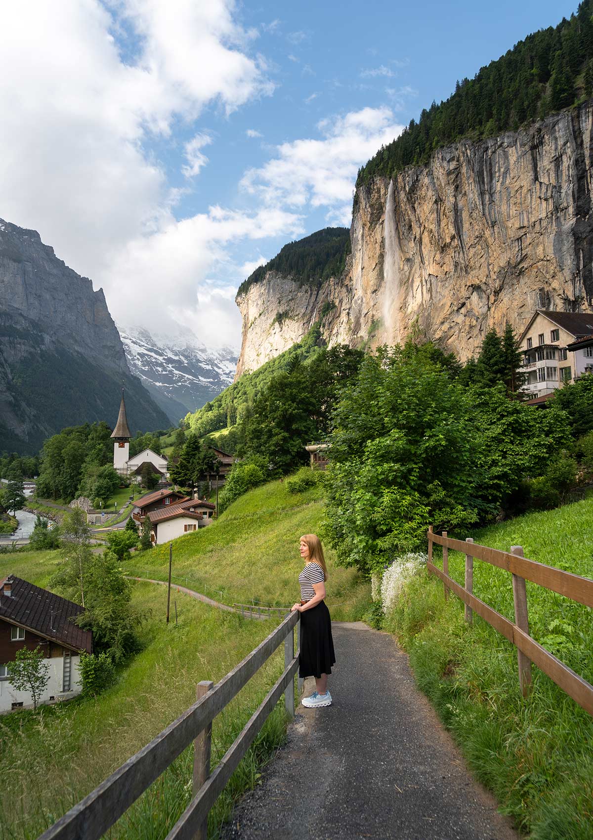 Point de vue sur la chute de Staubbachfall, Vallée de Lauterbrunnen, Suisse / Staubbachfall Viewpoint, Lauterbrunnen Valley, Switzerland