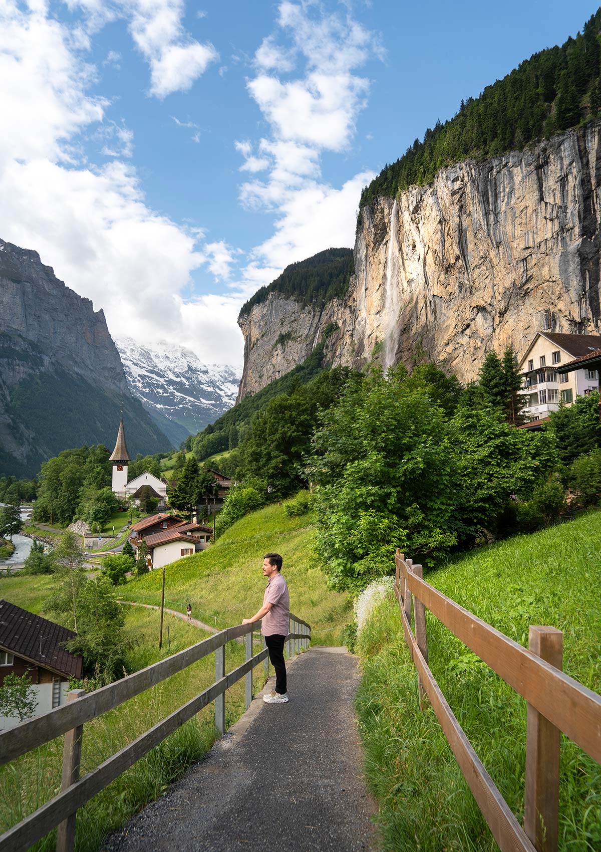 Point de vue sur la chute de Staubbachfall, Vallée de Lauterbrunnen, Suisse / Staubbachfall Viewpoint, Lauterbrunnen Valley, Switzerland