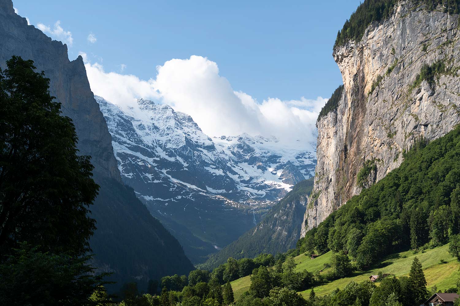 Montagnes, Alpes bernoises, Vallée de Lauterbrunnen, Suisse / Mountains, Bernese Alps, Lauterbrunnen Valley, Switzerland