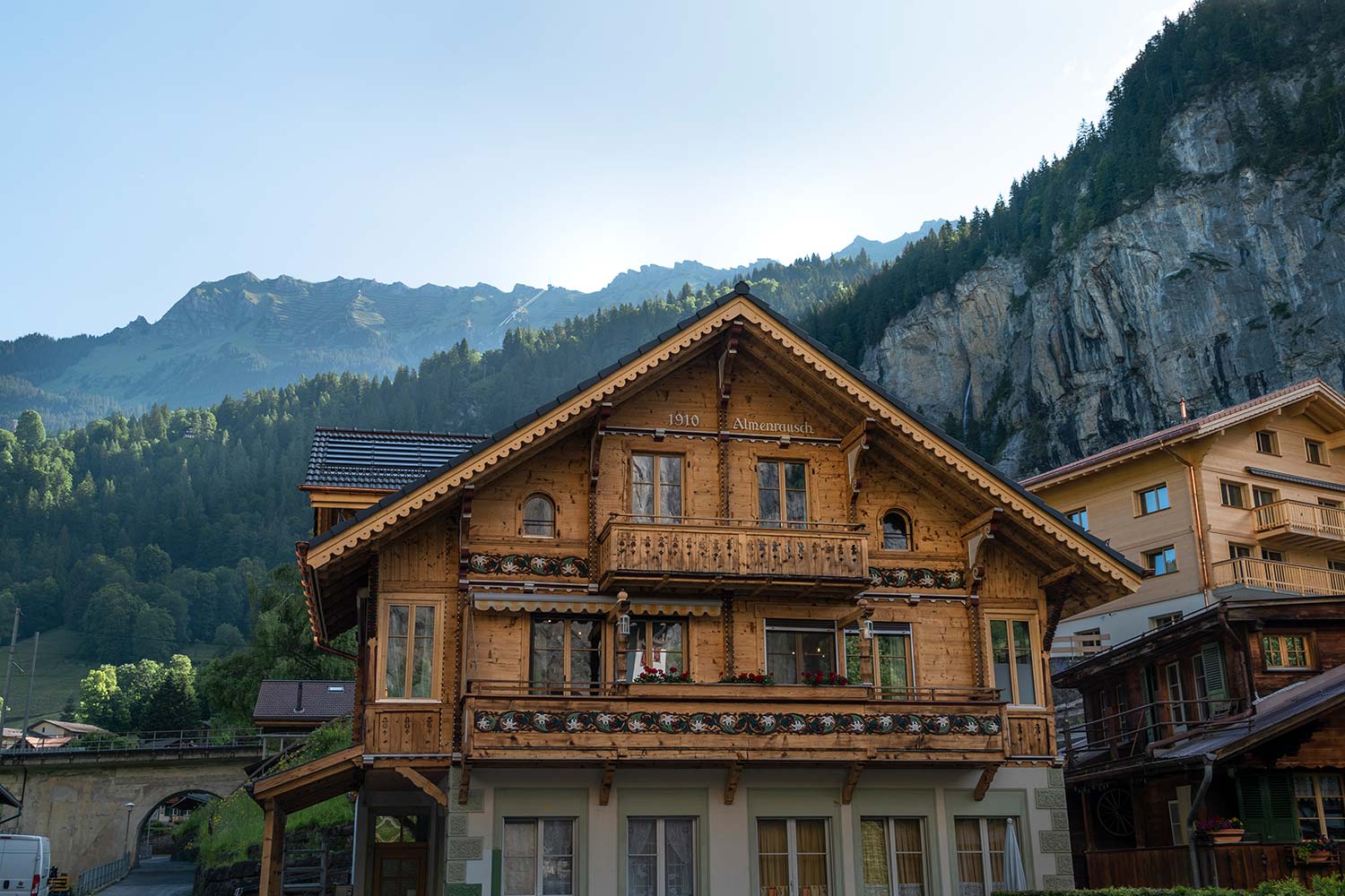 Architecture, maison, Village et vallée de Lauterbrunnen, Suisse / Architecture, House, Lauterbrunnen Valley, Switzerland
