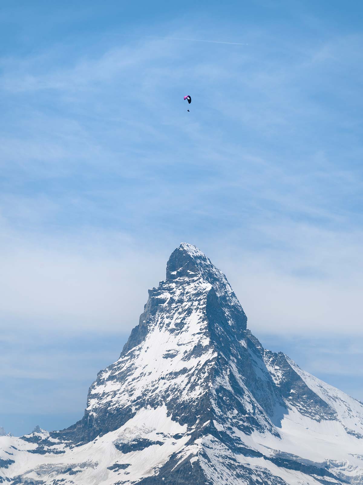 Parapente, Mont Cervin, Zermatt, Suisse / Paraglider, Matterhorn Summit, Zermatt, Switzerland