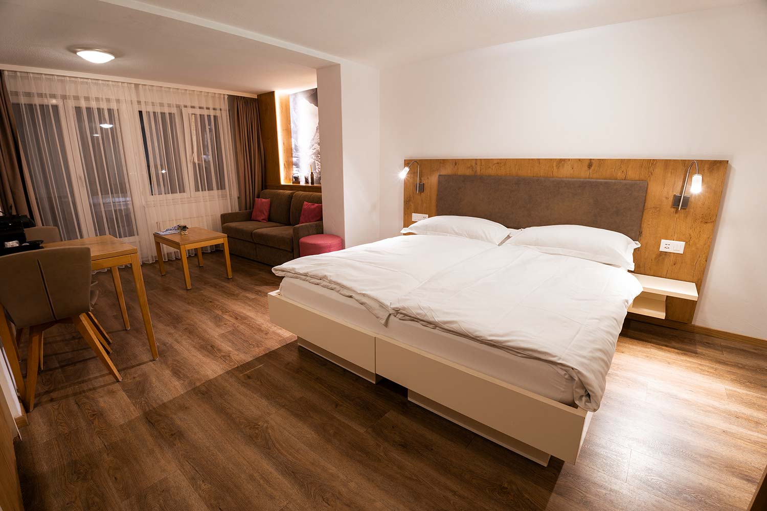 Chambre, Appartements Patricia, Zermatt, Suisse / Bedroom, Apartments Patricia, Zermatt, Switzerland