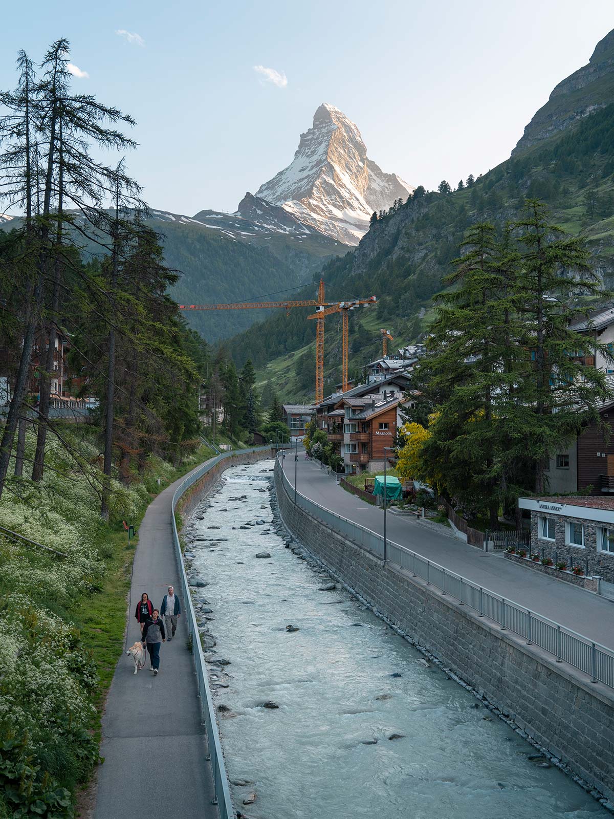 Point de vue Kirchbrücke sur le mont Cervin, Zermatt, Suisse / Zermatt Matterhorn Kirchbrücke Viewpoint, River, Switzerland