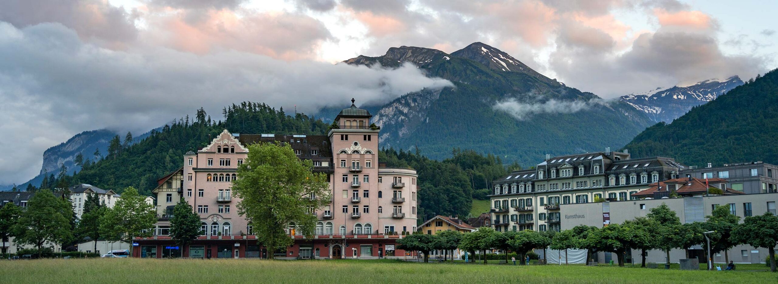 Coucher de soleil, Parc Höhematte, Interlaken, Suisse / Sunrise, Höhematte Park, Interlaken, Switzerland