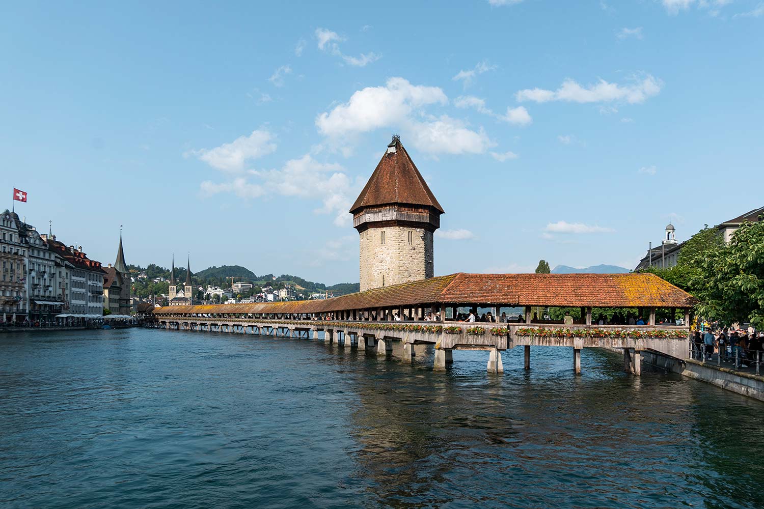 Pont de la Chapelle, Lucerne, Lac des Quatre-Cantons, Suisse / Kappelbrücke wooden Bridge, Luzern, Lake Lucerne, Switzerland