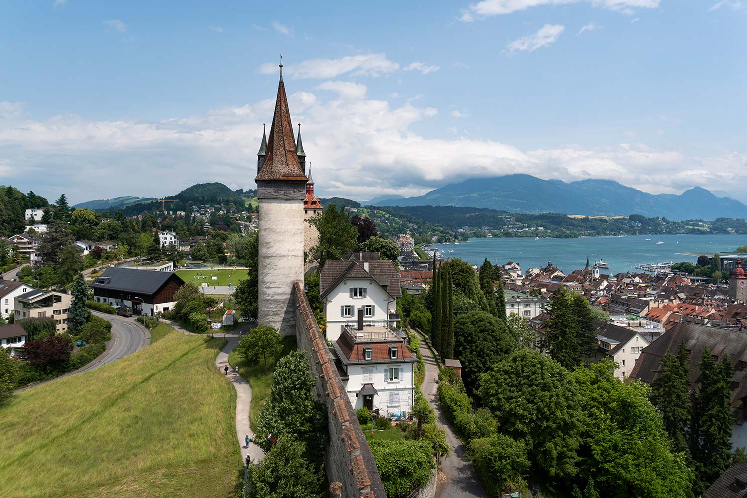 Murs et murailles de Lucerne, Tourelle, Lac des Quatre-Cantons, Suisse / Walls Walk View, Luzern, Lake Lucerne, Switzerland